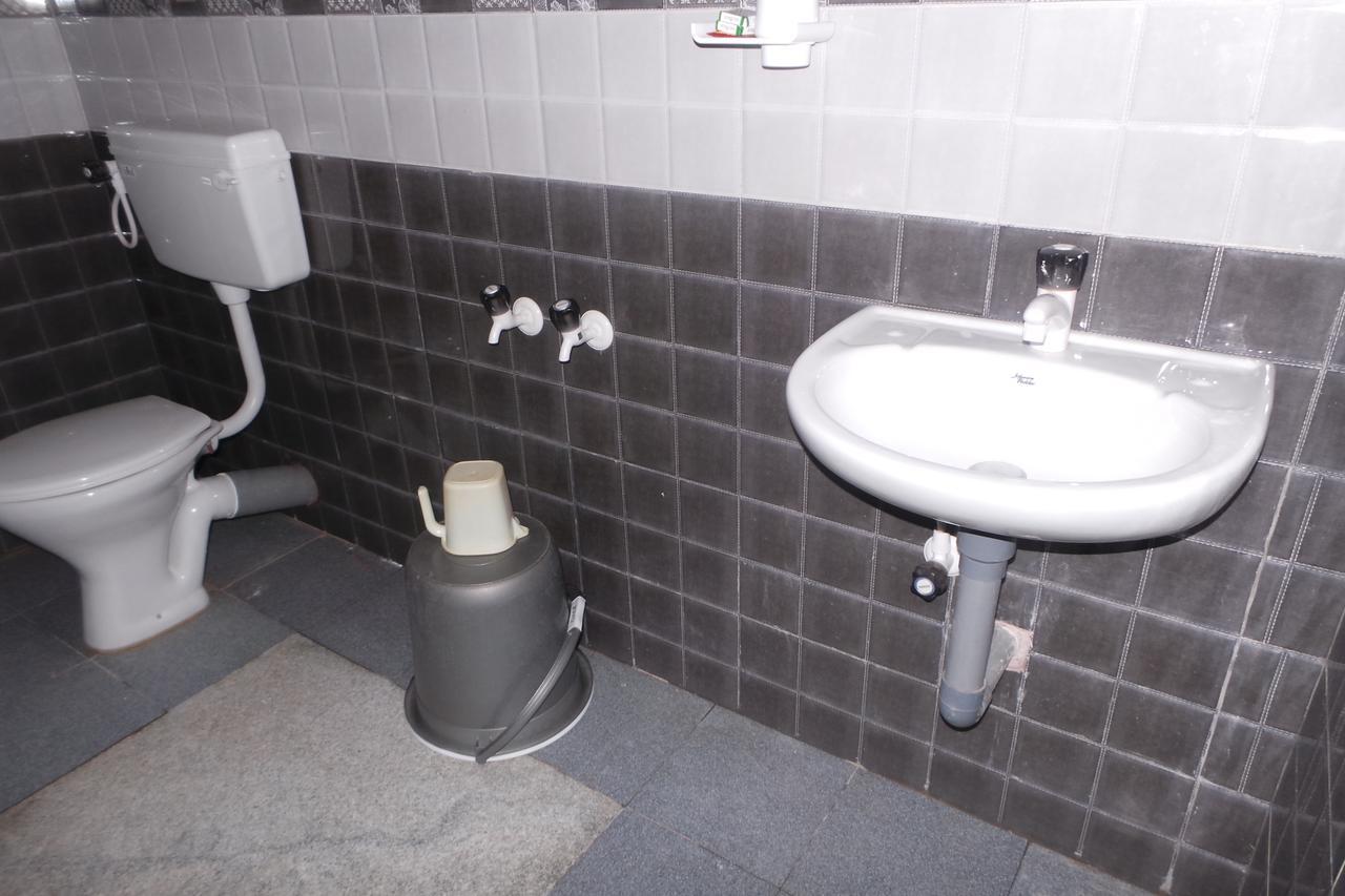 Iroomz Sri Vinayaka Comfort Virajpet Luaran gambar