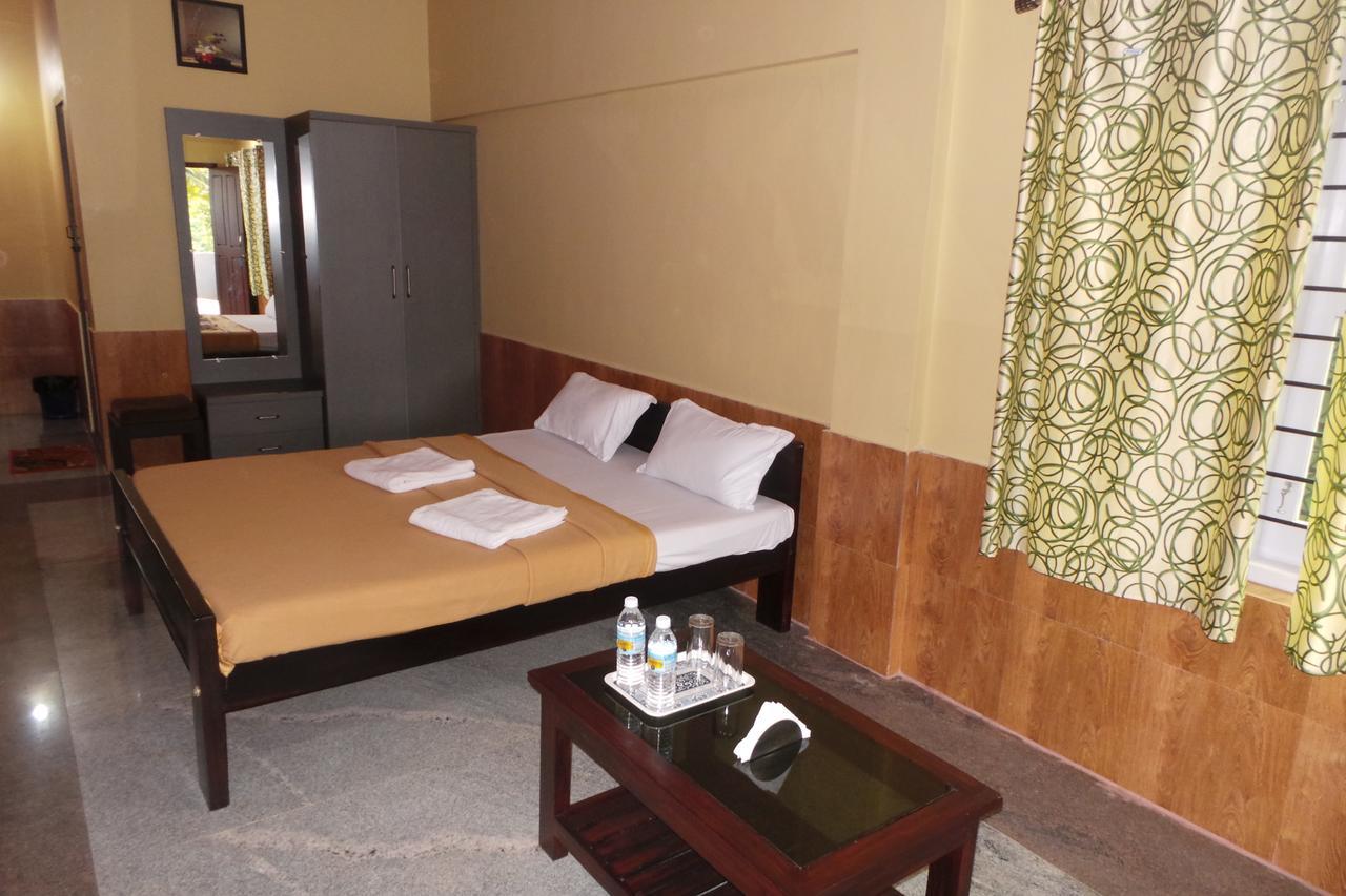 Iroomz Sri Vinayaka Comfort Virajpet Luaran gambar