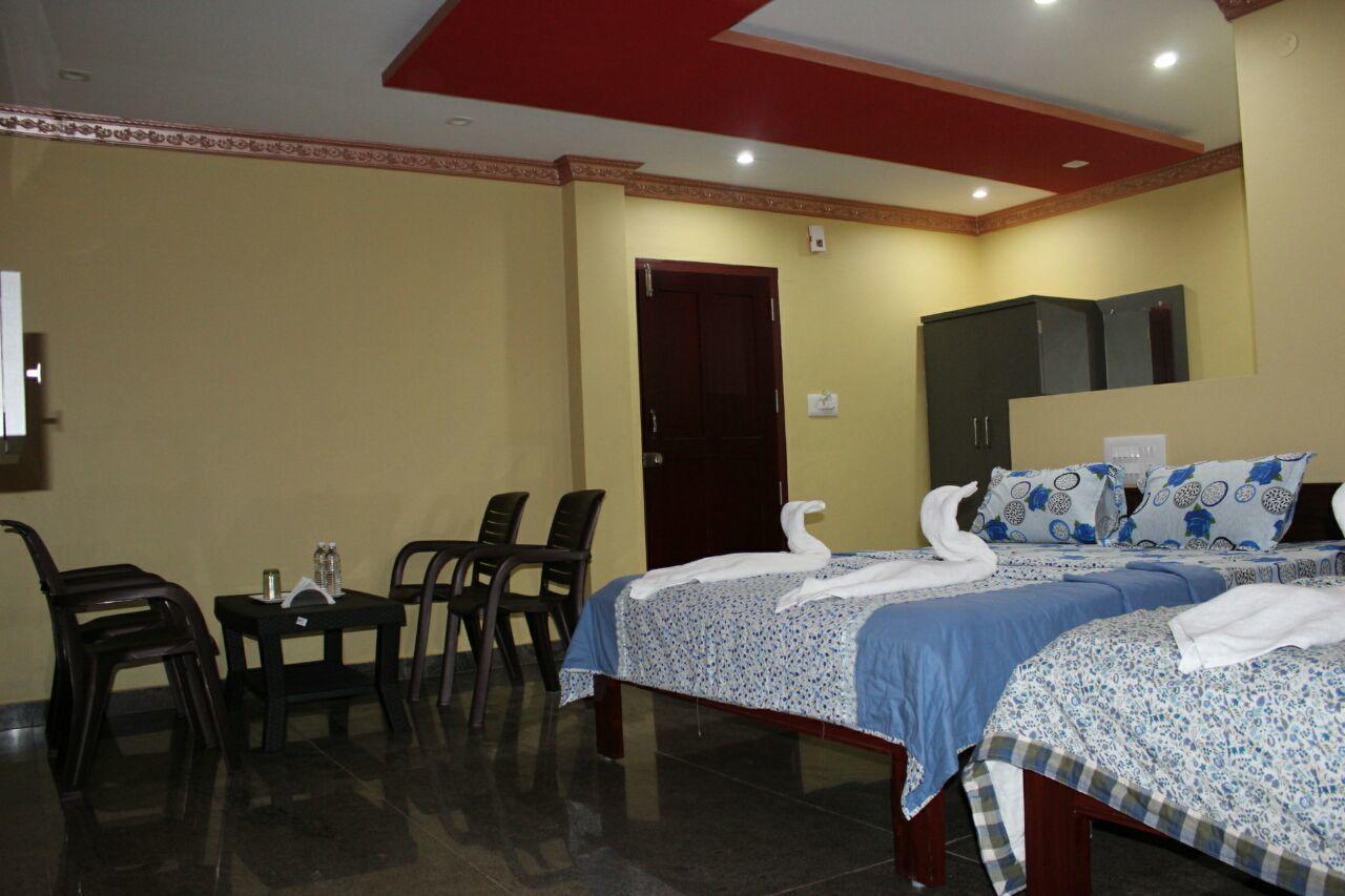 Iroomz Sri Vinayaka Comfort Virajpet Luaran gambar
